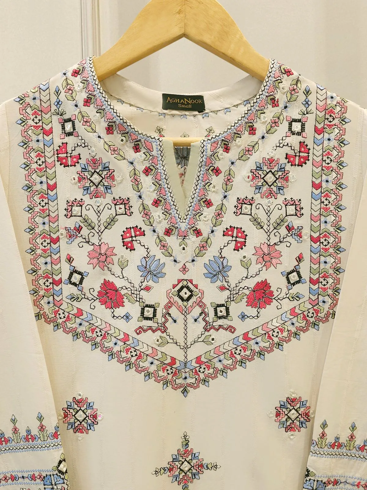 AGHA NOOR S112221
