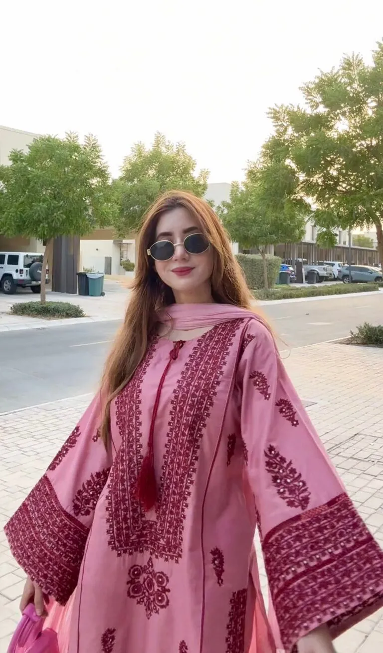 EMBROIZA RTW Flamingo Pink Jugnu