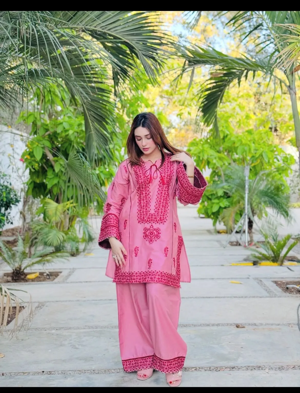 EMBROIZA RTW Flamingo Pink Jugnu