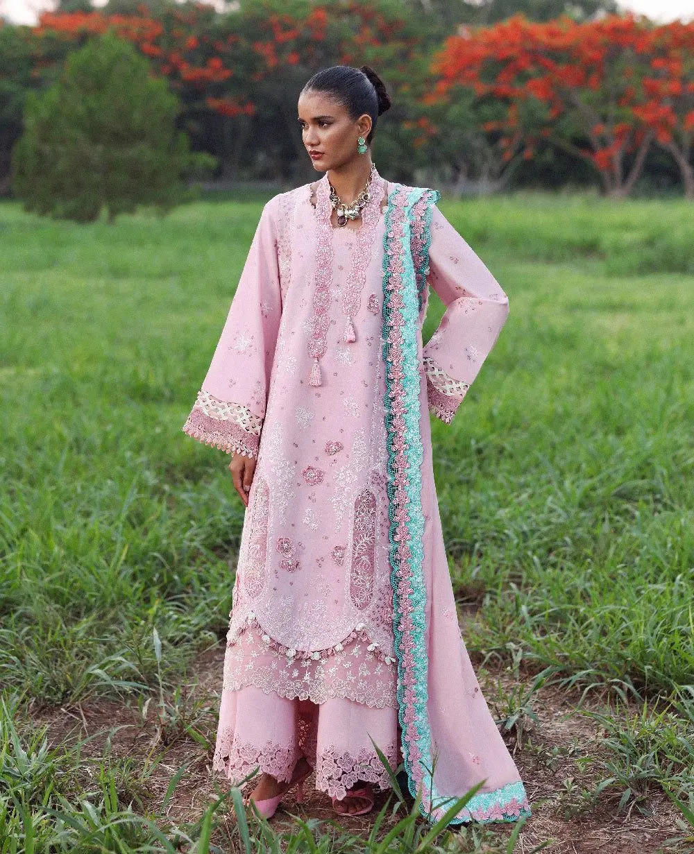 REPUBLIC WOMENSWEAR LAWN 26