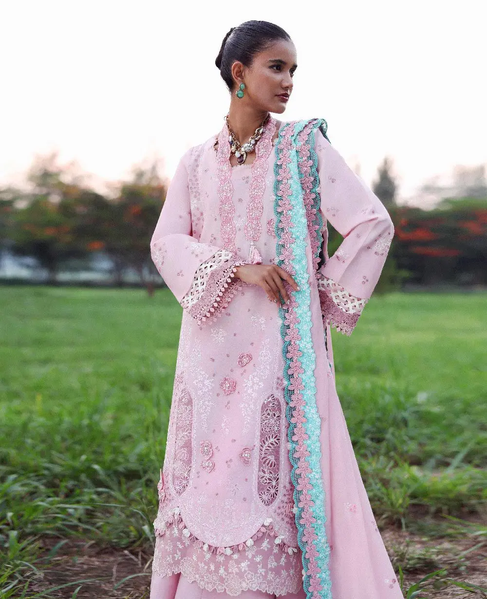 REPUBLIC WOMENSWEAR LAWN 26
