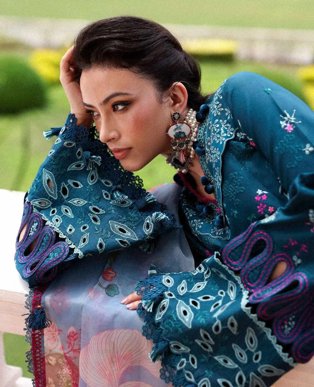 REPUBLIC WOMENSWEAR LAWN 26