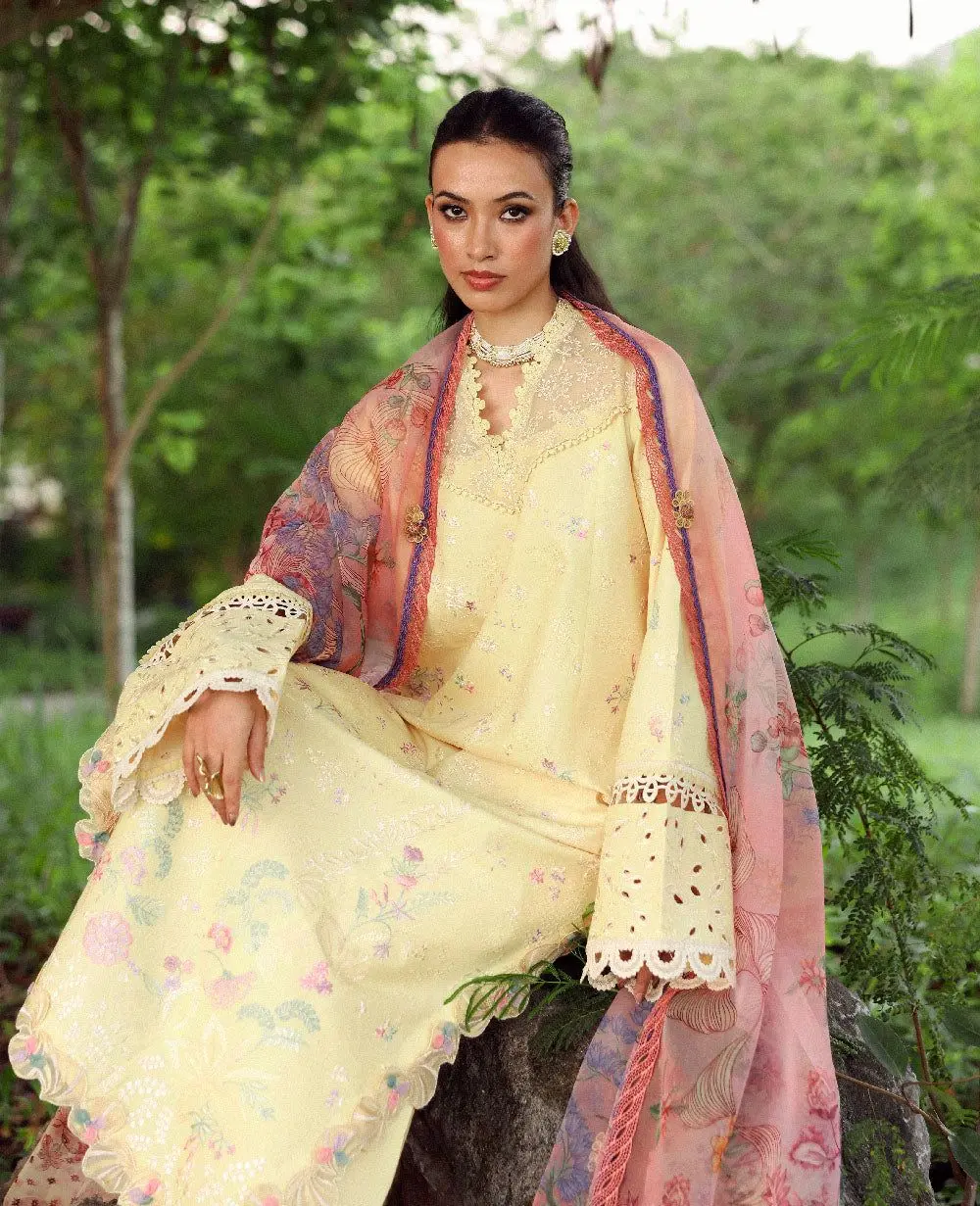 REPUBLIC WOMENSWEAR LAWN 26