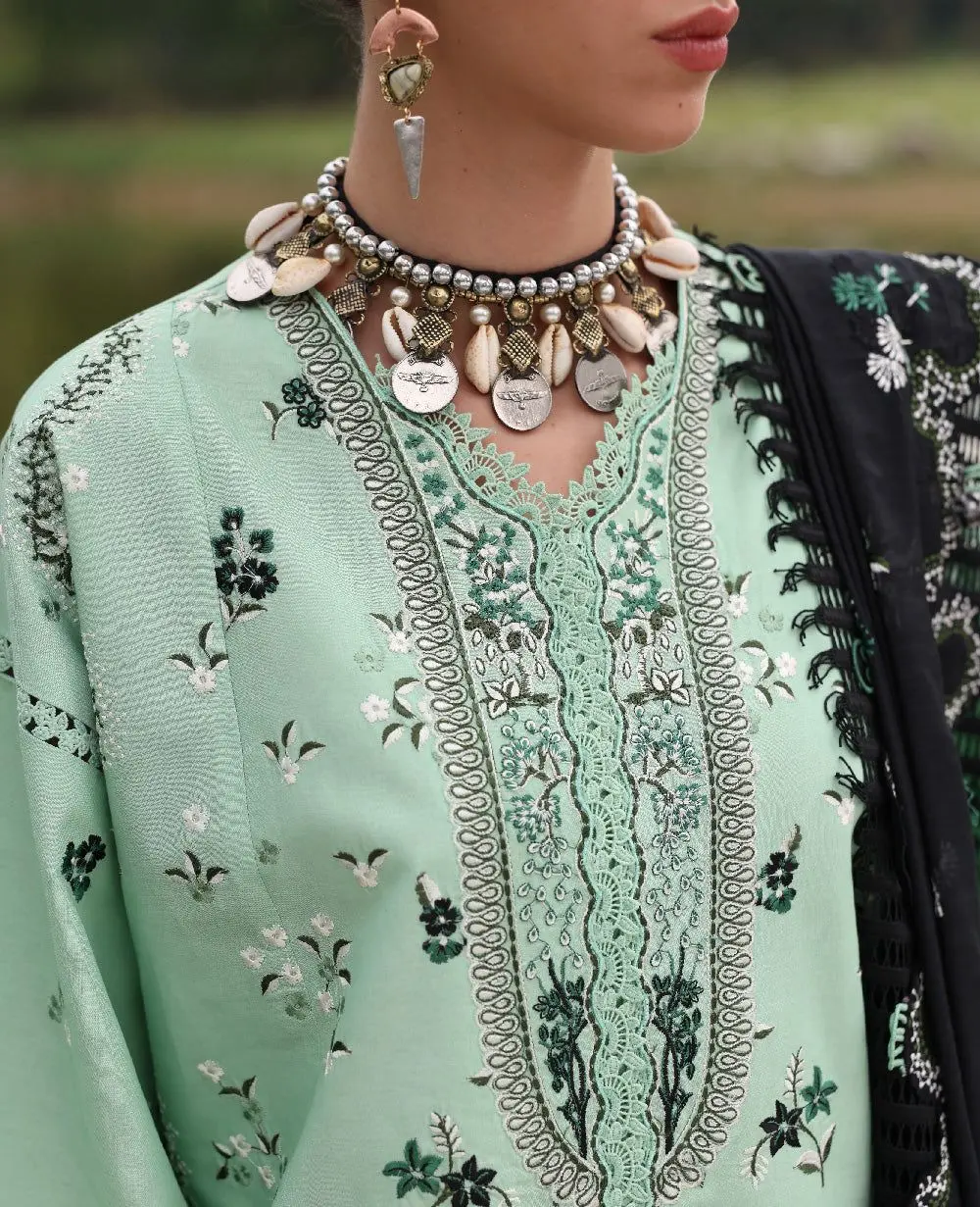 REPUBLIC WOMENSWEAR LAWN 26