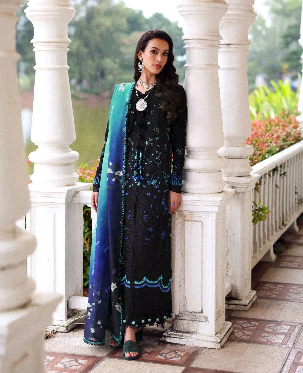 REPUBLIC WOMENSWEAR LAWN 26