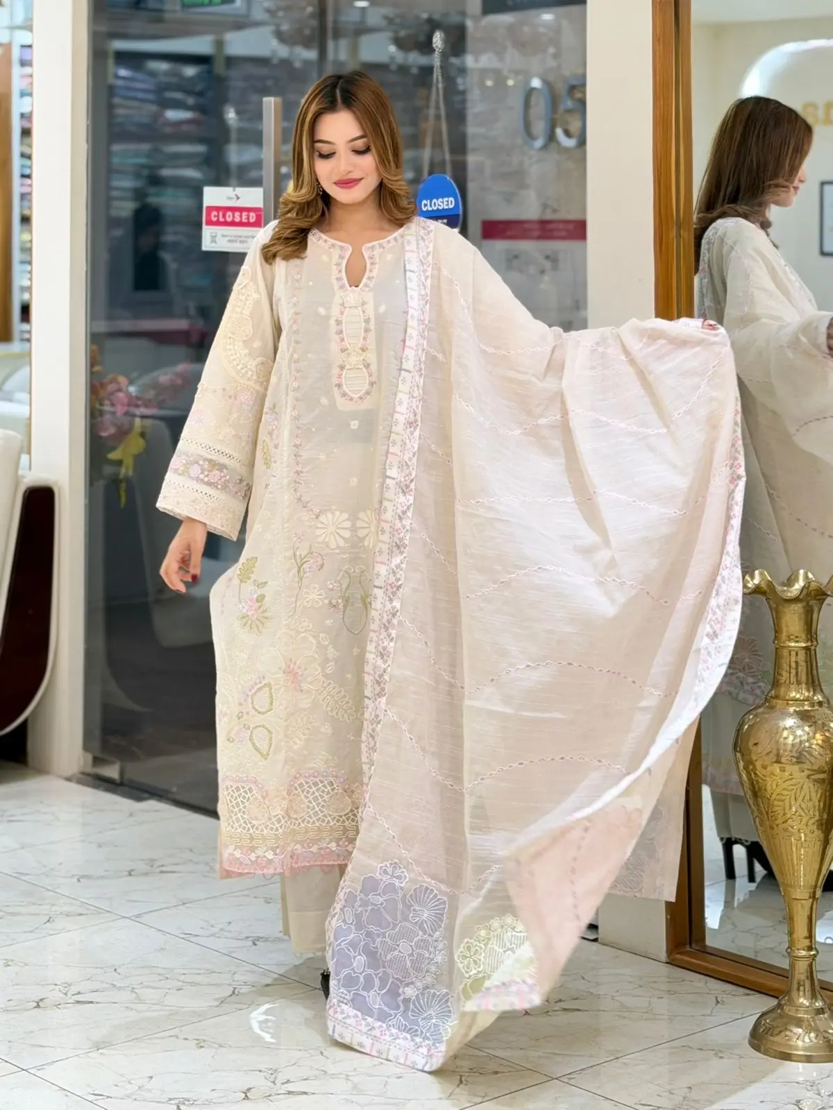 QALAMKAR (LA-DONNA STITCHED)