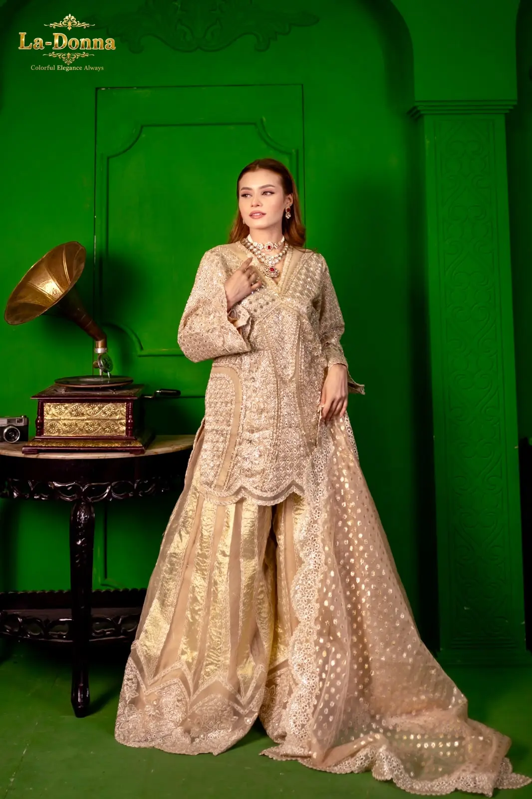 AFROZEH (LA-DONNA STITCHED)